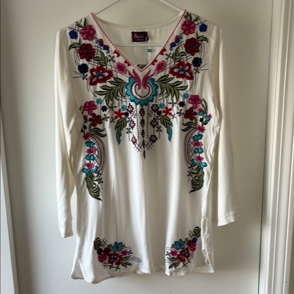 Avani del Amour Embroidered Top S